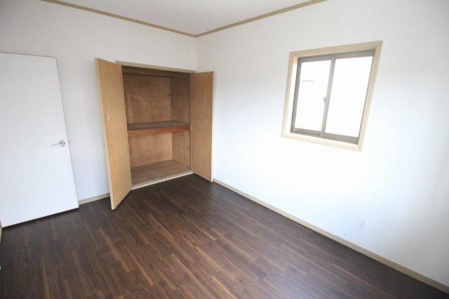 小山市横倉新田　1期の洋室|収納付きなので、お部屋を広く使いやすく、整理整頓もしやすい空間です！
