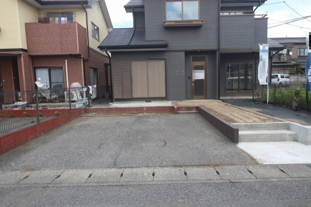 小山市横倉新田　1期の駐車場|駐車スペース付きでお車のあるご家庭にも安心！前面スペースにもゆとりがあり、駐車もしやすそうです！