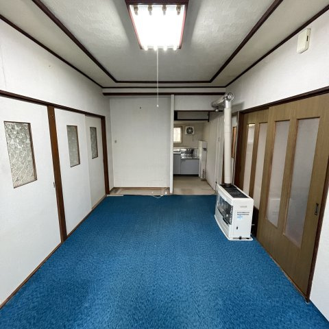 室蘭市みゆき町1丁目2-15戸建の居間・リビング