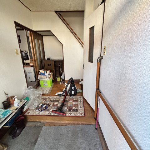室蘭市みゆき町1丁目2-15戸建の玄関