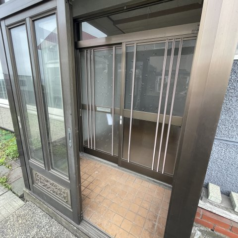 室蘭市みゆき町1丁目2-15戸建のエントランス