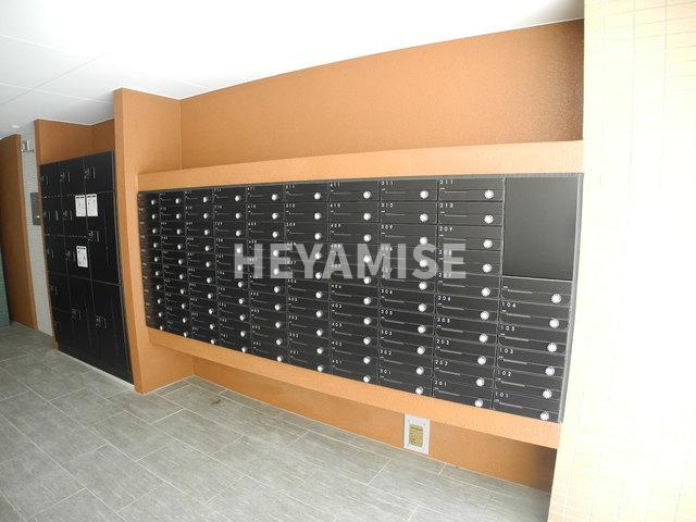 modern palazzo水辺の森のエントランス