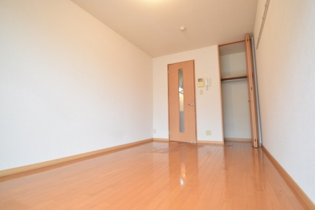 サザンハート東船橋の居間・リビング|7.8帖洋室