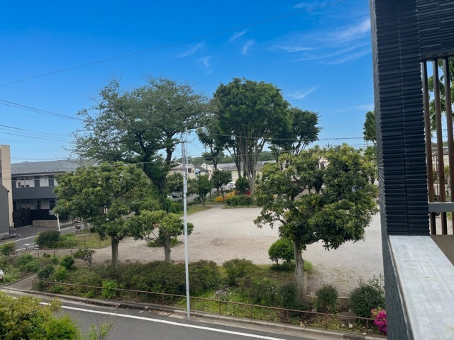 板橋区高島平5丁目 全2棟 B号棟の完成予想図|家の中心でもあるLDKは20.1帖の開放感
壁面には意匠性と実用性を兼ね備えたエコカラットを施してます
多面開口の明るく心地よい家族団らんスペースです
(B号棟)