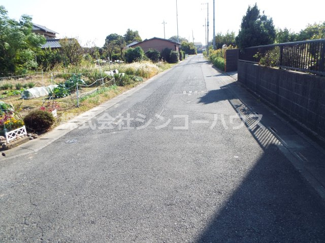 【前面道路含む現地写真】 | 久喜市上内　住宅用地 | 車通りも多く有りません。