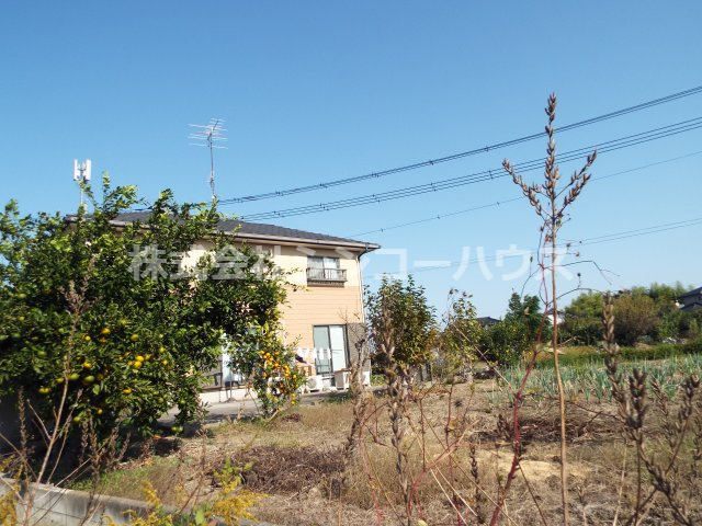 【外観】 | 久喜市上内　住宅用地 | 水路を挟みますが、南西側も道路となっており日照・通風も良好です。