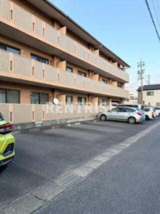 ピュアストリートの駐車場