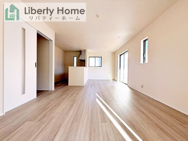 土浦市乙戸南3丁目　新築戸建　A号棟の前面道路含む現地写真