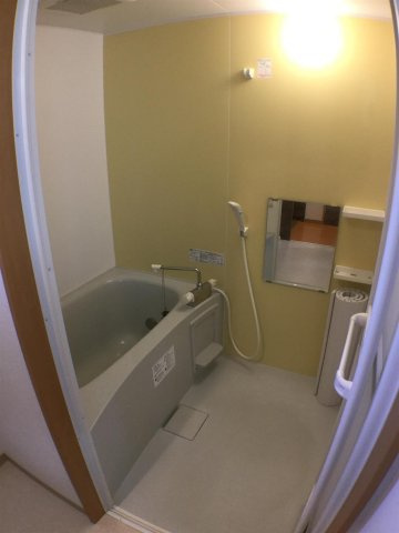 グレイス プルメリアの玄関|バス