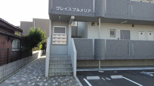 グレイス プルメリアのエントランス|建物入り口