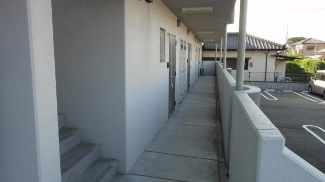 グレイス プルメリアの駐車場|1F廊下