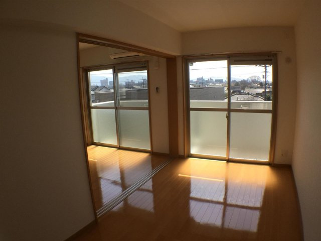 グレイス プルメリアの居間・リビング|洋室