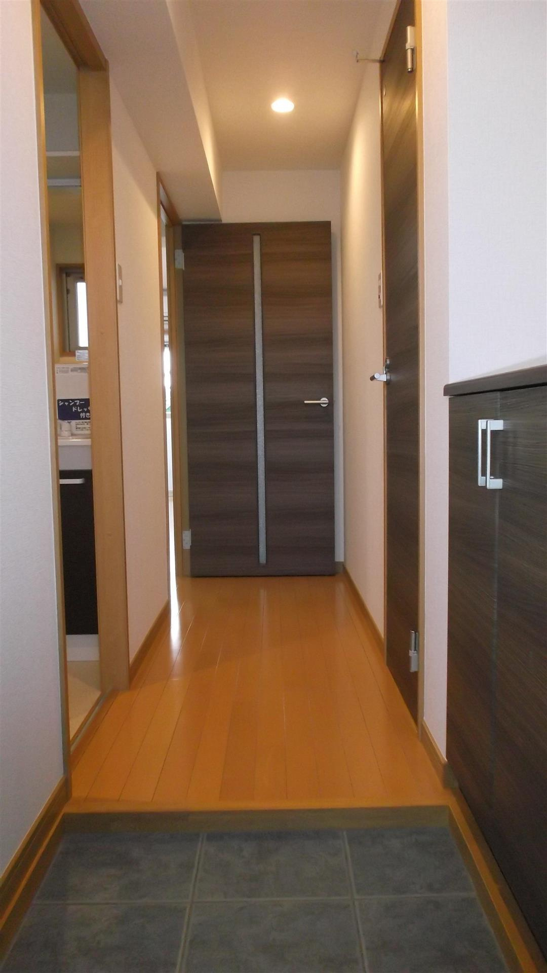 グレイス プルメリアの居間・リビング|玄関