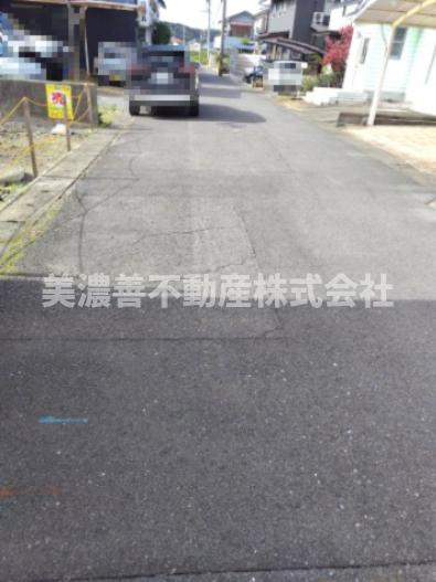 ６６１５４　岐阜市若福町土地の前面道路含む現地写真