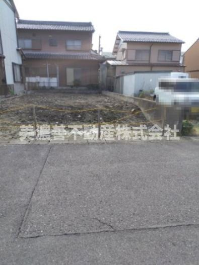 ６６１５４　岐阜市若福町土地の前面道路含む現地写真