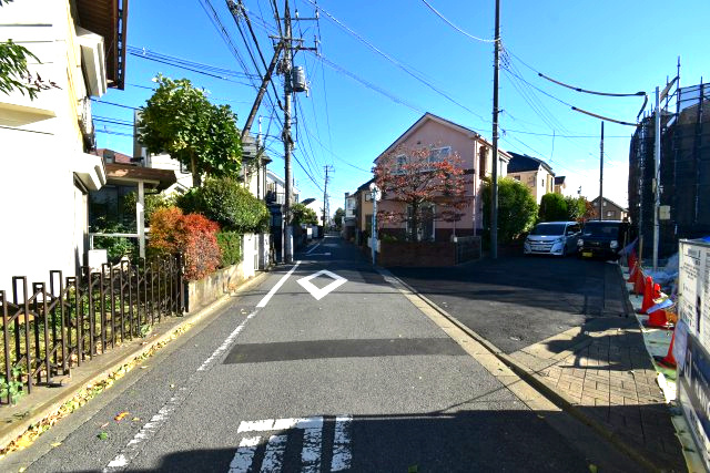 阿佐谷北6丁目・新築戸建・2号棟の前面道路含む現地写真