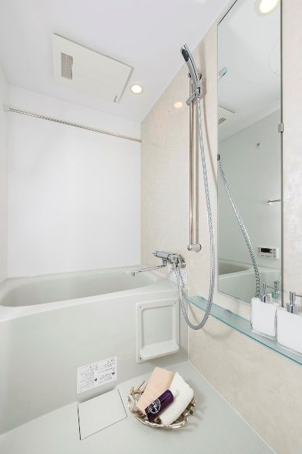 新品家具付きマンション博多駅南26(KaGood福岡)の浴室|落ち着いた空間のお風呂です