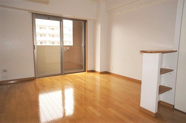 エンクレスト舞鶴の居間・リビング|使いやすい居間です