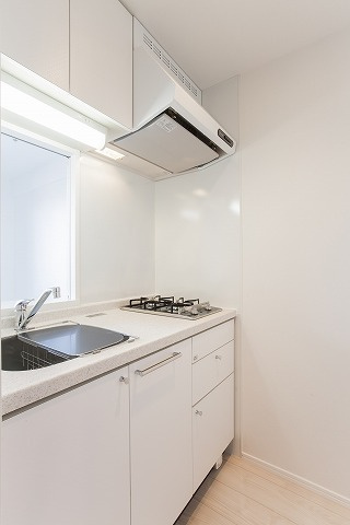エンクレスト薬院NOBLEのキッチン|コンパクトなキッチンで掃除もラクラク