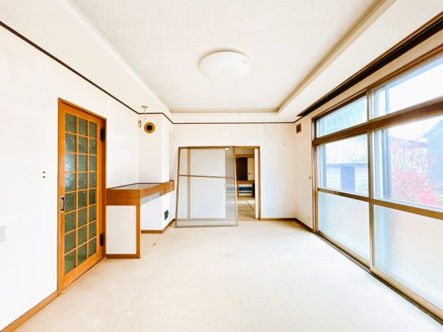 【居間・リビング】 | 網走市駒場北４丁目７番６号　中古売家 | 【リフォーム前】リビングは床と壁紙の張替えを行います。きれいなリビングで新生活をスタートしませんか。