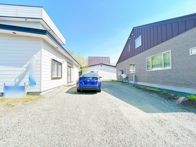 網走市駒場北４丁目７番６号　中古売家の玄関|【リフォーム前】玄関ドアは新品の断熱ドアに交換予定です。