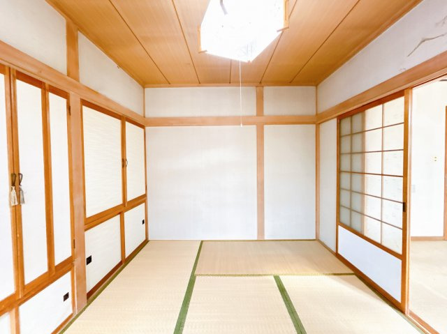 【和室】 | 網走市駒場北４丁目７番６号　中古売家 | 【リフォーム前】1階居室になります。こちらは洋室へ変更を行います。来客時などにも活用いただけます。