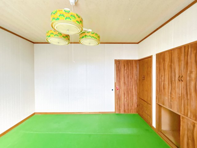 【洋室】 | 網走市駒場北４丁目７番６号　中古売家 | 【リフォーム前】2階居室です。床と壁紙の張替えを予定しています。お子様のお部屋などにいかがでしょうか。