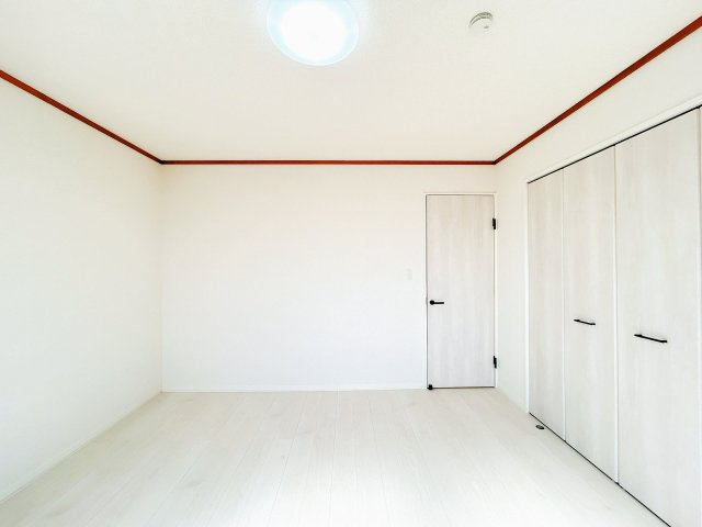 網走市駒場北４丁目７番６号　中古売家の収納|【リフォーム前】2階居室別アングルです。こちらも押し入れからクローゼットへ変更予定です。