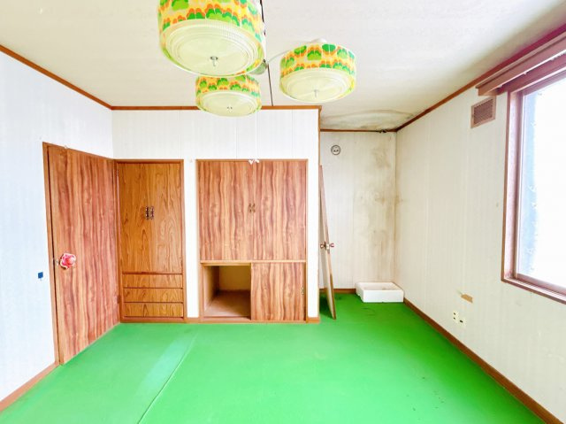 【収納】 | 網走市駒場北４丁目７番６号　中古売家 | 【リフォーム前】2階居室別アングルです。こちらも押し入れからクローゼットへ変更予定です。