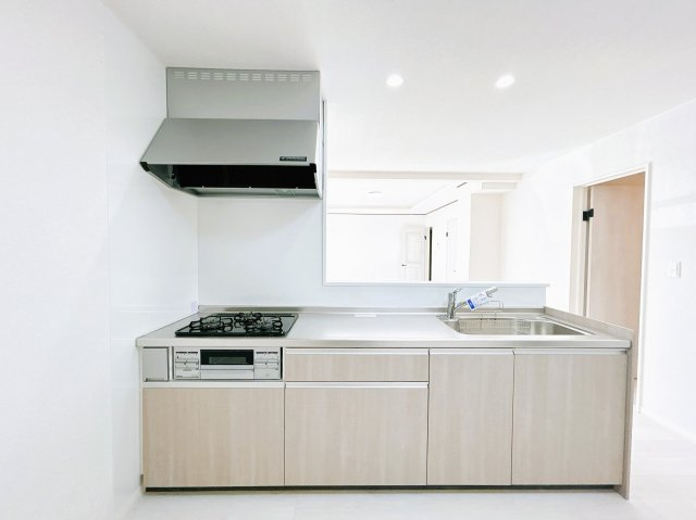 網走市駒場北４丁目７番６号　中古売家のキッチン|【同仕様画像】キッチンは幅約255cmと広々しています。