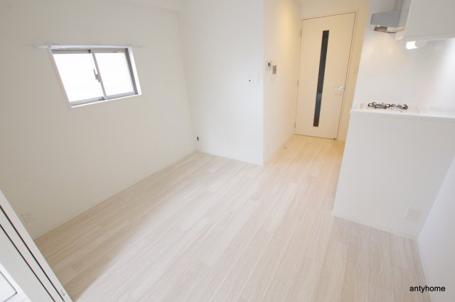 エスリード弁天町グロリア 仲介手数料無料の居間・リビング