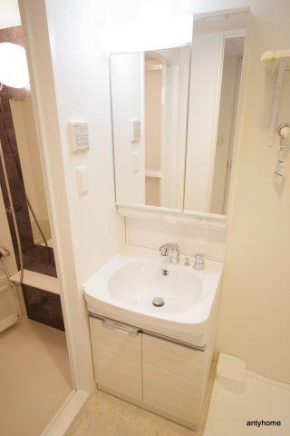 エスリード弁天町グロリア 仲介手数料無料の洗面所