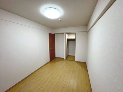 【洋室】 | ルネシエスタB棟 | 全居室収納有！収納場所に困らず綺麗な室内をたもてますね♪