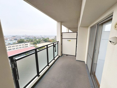 【バルコニー】 | ルネシエスタB棟 | 【ワイドバルコニー】開放感のあるバルコニーです♪お洗濯も楽々快適に干せますよ♪南東面バルコニーですので、日当たり良好で洗濯物がよく乾きますよ！