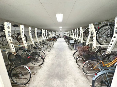【駐輪場】 | ルネシエスタB棟 | 駐輪場に屋根があるので、雨の日に自転車が濡れにくく嬉しいですね♪