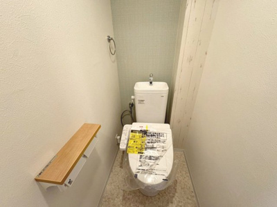 【トイレ】 | ルネシエスタB棟 | 【トイレ新調】温水便座洗浄便座ですので、寒い日も温かい便座で安心して使用していただけますよ！
