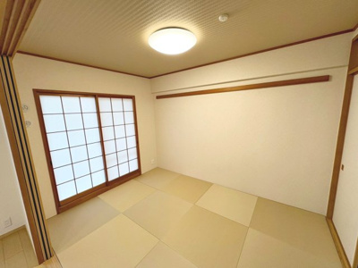 【和室】 | ルネシエスタB棟 | 【和室】お子様と遊んだり、お客様を泊めたり、ゲストルームとしても利用できる和室♪タタミの良い香りがします♪