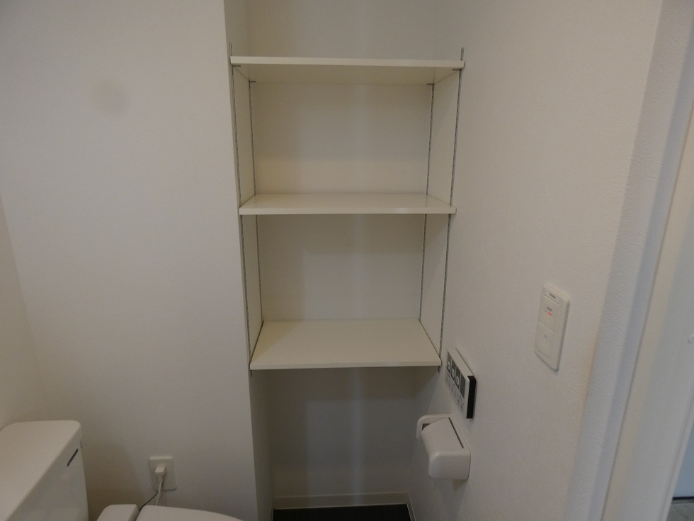 ザ・テラス浦西の収納|トイレ内収納棚です