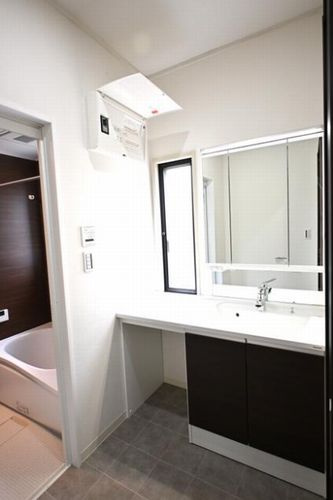 【独立洗面台】 | 【仲介手数料０円】伊勢原市桜台4丁目　中古一戸建て | 【仲介手数料０円】伊勢原市桜台4丁目　中古一戸建て