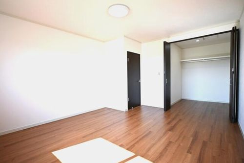 【洋室】 | 【仲介手数料０円】伊勢原市桜台4丁目　中古一戸建て | 【仲介手数料０円】伊勢原市桜台4丁目　中古一戸建て