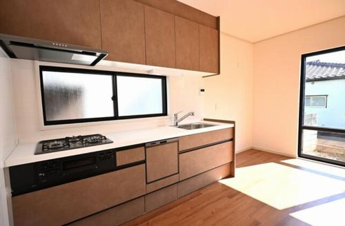 【キッチン】 | 【仲介手数料０円】伊勢原市桜台4丁目　中古一戸建て | 【仲介手数料０円】伊勢原市桜台4丁目　中古一戸建て