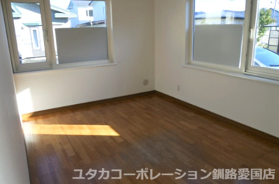 【内装】 | 鶴野東4丁目58-245売家 | 2階へ続く階段です