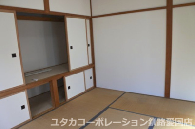 【洋室】 | 鶴野東4丁目58-245売家 | 1階洋室◇窓が多く風通し良し★