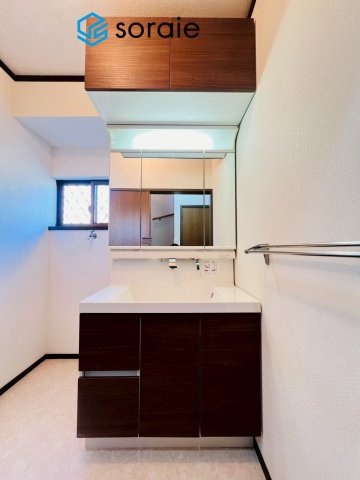 日高市武蔵台4丁目　中古戸建の独立洗面台|11/16撮影