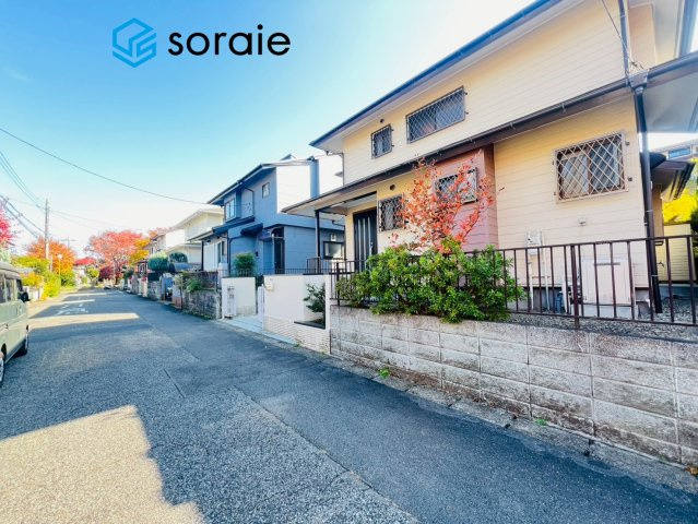 日高市武蔵台4丁目　中古戸建の前面道路含む現地写真|11/16撮影