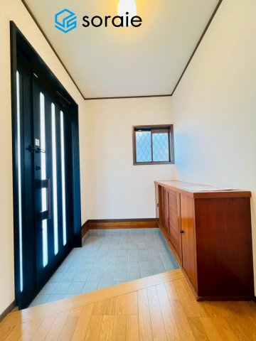 日高市武蔵台4丁目　中古戸建の玄関|11/16撮影