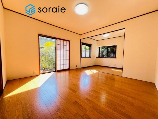 日高市武蔵台4丁目　中古戸建の居間・リビング|11/16撮影