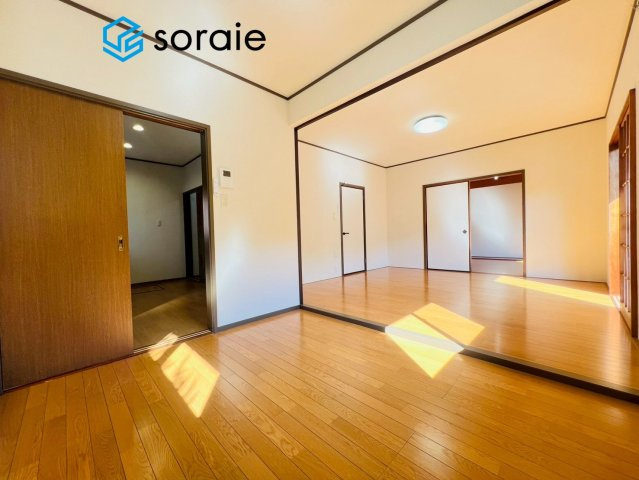 日高市武蔵台4丁目　中古戸建の居間・リビング|11/16撮影