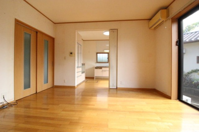 【洋室】 | 太陽光発電の平屋住宅 駐車3台／稲敷月出里 | 落ち着いた色調の洋室です