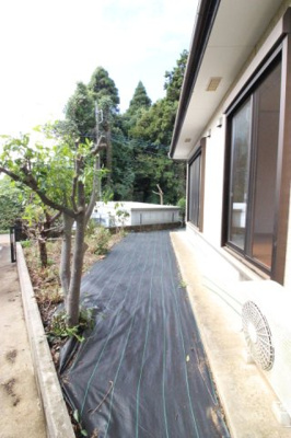 【庭】 | 太陽光発電の平屋住宅 駐車3台／稲敷月出里 | お庭が付いています
